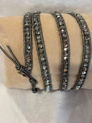 Pulsera Chan Luu plata pepita envoltura con correa de cuero gris Foto 1 de 3