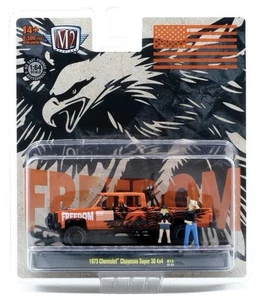 M2 MACHINES DIORAMA AUTO FIGS 1973 CHEVY CHEYENNE SUPER 30 DUALLY SQUAREBODY R15 - Picture 1 of 1
