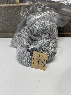 Lote de 4 madejas teñidas en hilo de lana pintado a mano suave Bouclé #154 Foto 1 de 3