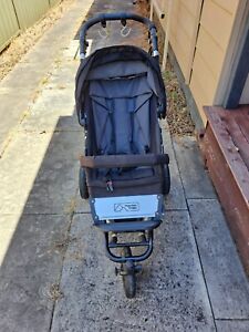 mountain buggy swift pram + swift carrycot + many useful additional accessories 
