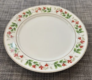 Royal Norfolk Holly Berry Christmas Single Dinner Plate Dishes 10” - Very Clean - Picture 1 of 5