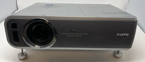 Projektor Sanyo PLC-SU60 z pilotem CXMV - 2003 - Zdjęcie 1 z 11