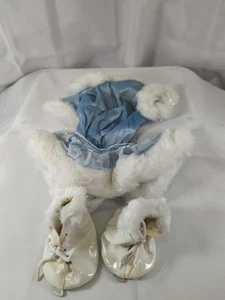 Build A Bear hellblau Samt Outfit weiß Fellbesatz Body Anzug Rock Schlittschuhe - Bild 1 von 17