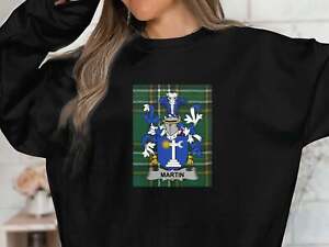 Irish Martin Family Coat of Arms on Tartan fond T-shirt