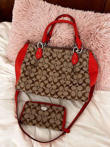 Coach Signature C tessuto medio Christie Carryall cachi rosso con portafoglio nuovo senza etichette
