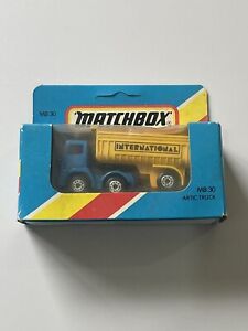 Matchbox Superfast Mb30 Artic Truck Leyland International with Box