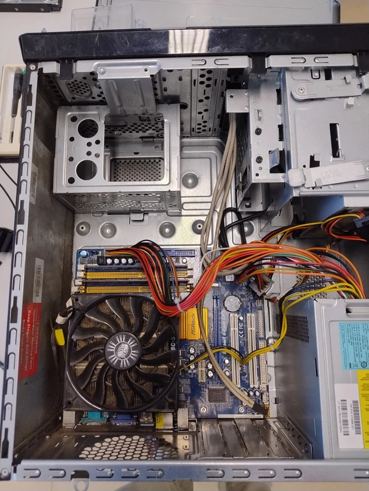 scheda madre Mainboard Asrock N68C-S S.AM2+ DDR3 Matx Pci-E Pci non si avvia - Immagine 1 di 1