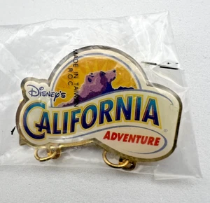 Disney California Aventura DCA Disfraz Equipo de Apertura Cuelga ERROR Prendedor de Apertura - Imagen 1 de 4