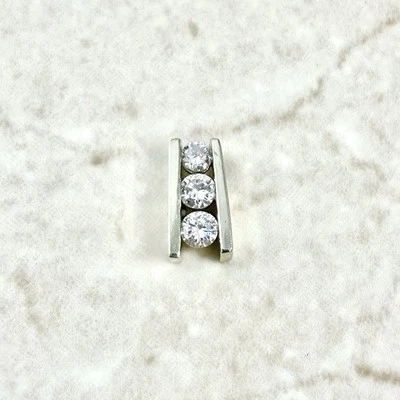 Colgante de diamantes de oro blanco de 14K - Colgante de diamantes de 3 piedras - Colgante de oro blanco Foto 1 de 4