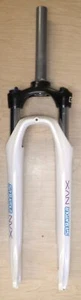 SR SUNTOUR NVX 700c WHITE BICYCLE SUSPENSION FORK BIKE PARTS 69-3 - Picture 1 of 8