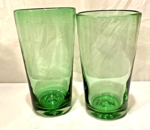 Vaso de vidrio soplado verde esmeralda vintage vaso de fondo pesado ~ Lote de 2 - Imagen 1 de 4