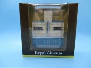 BACHMANN N SCALE "SCENE SCAPES" FALSE-FRONT STRUCTURE - REGAL CINEMA - Picture 1 of 4
