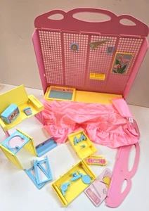 VINTAGE 1988 BARBIE SKIPPER TEEN TIME SLEEP ‘N STUDY PLAYSET 32 Pieces 1921 - Picture 1 of 10