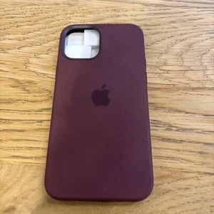 Apple Silicone Case with MagSafe for iPhone 15 - purple - Picture 1 of 3