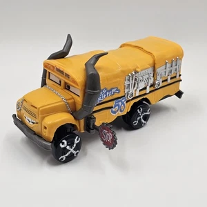 Disney Pixar Cars 3 MIss Fritter Scuolabus Pazzo 8 Crashers Paracolpi Crunch - Foto 1 di 16