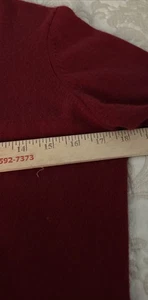 Neiman Marcus Suéter 100% Cachemir Rojo Cuello Redondo Botón, Talla Mediana - Imagen 1 de 6
