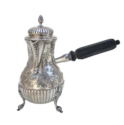 Hermosa olla de chocolate inglesa de plata esterlina con fecha 1887 con mango lateral Foto 1 de 4