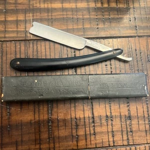 The JR Torrey Co Straight Razor Worchester Mass USA Vintage With Case 5/8" - Picture 1 of 10