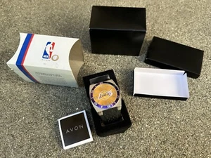 2012 Vintage Avon NBA LA Lakers Herren Armbanduhr neues schwarzes Band Japan Uhrwerk - Bild 1 von 3