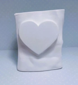 Papiertüte mit Herz ~ Keramik Biskuit fertig bemalt - Bild 1 von 7