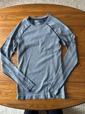 Camisa Figs Exfoliante Sin Costuras Exfoliante Capa Base Mujer Pequeña Gris Manga Larga Foto 1 de 4