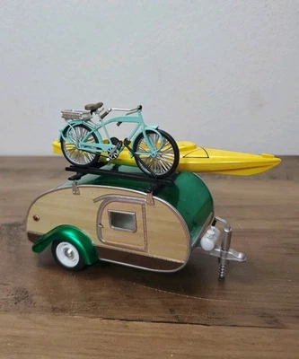 GREENLIGHT 18460 B TEARDROP CAMPER TRAILER / Bicycle / Canoe 1/24 DIECAST  - Image 1 of 4