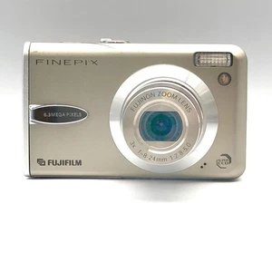 Fujifilm FinePix F30 6.3 Mega Pixels Compact Digital Camera From Japan - Picture 1 of 10