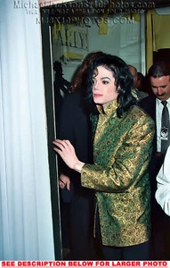 FOTO MICHAEL JACKSON 2002 ENTRANDO A LA FIESTA 1 RARA 8x10 - Imagen 1 de 1