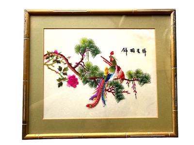 1950-е Шелковая Вышитая Экзотическая Птица Искусство Китайская Панель Крепление на Раму из Искусственного Бамбука - Изображение 1 из 4