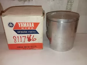 Yamaha Piston 885-11631-01-96 NOS 885116310196 Genuine OEM - Picture 1 of 13