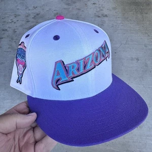 Sombrero ajustado 7 1/4 Arizona Diamondbacks Script púrpura/verde azulado/azul/blanco 59fifty - Imagen 1 de 3