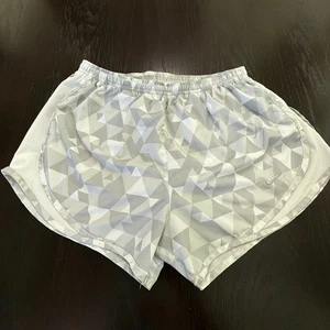 Pantaloncini sportivi Nike donna taglia M grigio/bianco logo Dri-Fit elastico in vita sport - Foto 1 di 4