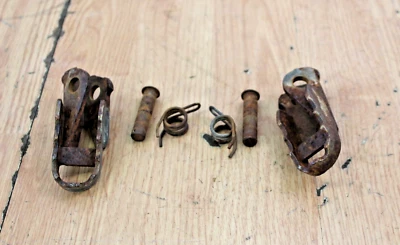 1983 HONDA XR200R Left & Right Foot Pegs - Image 1 of 4