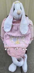 De colección Lillian Vernon ESTILO Talla Real Conejo de Pascua Peluche RELLENO Puerta Saludador - Imagen 1 de 8