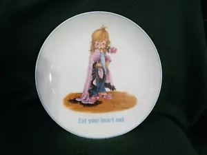 United China and Glass Co 1982 Our Kids Eat Your Heart Out Plate Jane McDowell - Imagen 1 de 2