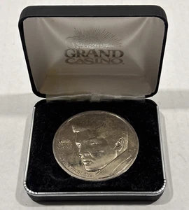 Grand Casino Remembers Elvis Presley 1977-2002 EP25 2.5” Silver Toned Coin NIB - Picture 1 of 7
