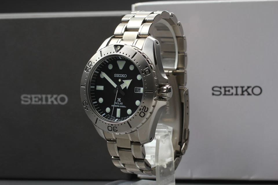 [Caixa] Relógio masculino Seiko Prospex V157-0BN0 data solar mostrador preto titânio mergulhador - Imagem 1 de 4