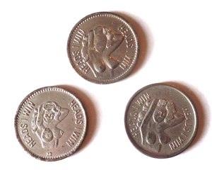 3 Vintage KÖPFE ICH GEWINNE / SCHWÄNZE SIE VERLIEREN silberfarbene Peep Show Token - Bild 1 von 4