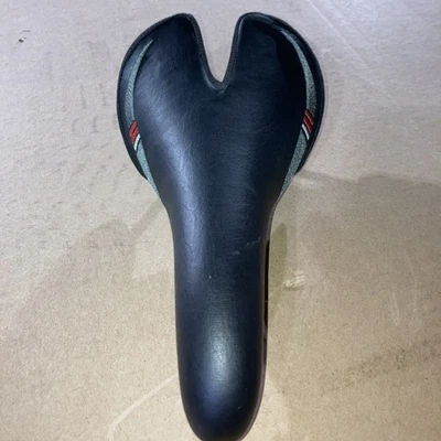 Asiento de sillín Bontrager hueco Race Lux rieles montaña, carretera, bicicleta de turismo Foto 1 de 4