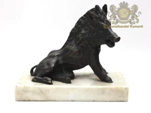 Sehr Feine Bronze Figur Sitzender Keiler Wildschwein auf Alabastersockel - Bild 1 von 1