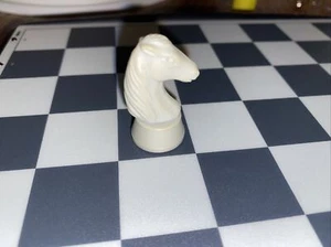 Saitek KASPAROV Magnetic Sensor Chess Replacement Light Gray/whitE Knight-1 Pc - Picture 1 of 1