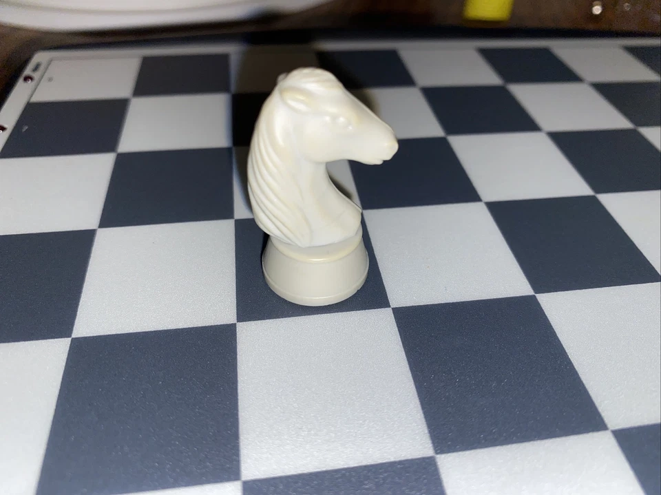 Saitek KASPAROV Magnetic Sensor Chess Replacement Light Gray/whitE Knight-1 Pc - Image 1 of 1