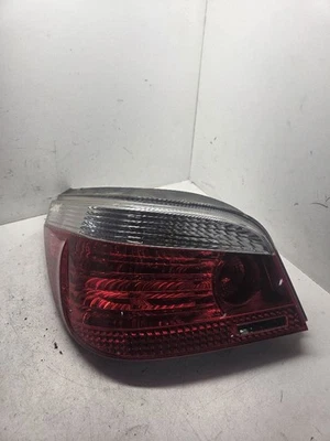 Lanterna traseira esquerda do motorista lente vermelha e transparente compatível com 04-07 BMW 525i 1445589 - Imagem 1 de 4