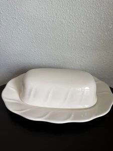 Vintage USA Pfaltzgraff "Stratus" White, Scalloped, Swirl Butter Dish - Picture 1 of 3