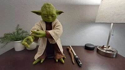 Star Wars - Legendary Yoda Animatronic - Algunas piezas rasgadas - Accesorios NO incluidos Foto 1 de 4