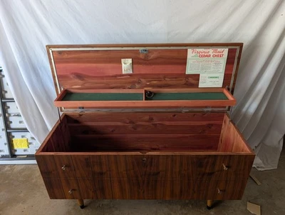 Cofre vintage de madera de cedro Virginia Maid - Modelo #9443 Foto 1 de 4
