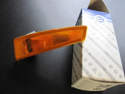 Jeep Liberty 2008-2012 LÁMPARA MARCADORA LATERAL DERECHA DE FÁBRICA P/N 57010214AC Foto 1 de 3