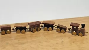 1/12th Scale Dolls House Miniatures Hand painted Toy Train, Toy, TY109 - Picture 1 of 2