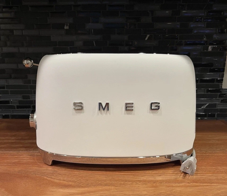 Tostadora SMEG Estilo Retro Estética 2 Rebanadas Blanco Mate Años 50 Foto 1 de 4