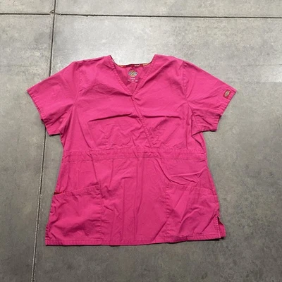 Camisa Médica Dickies Mujer Grande Rosa Simulada Envoltura Cuello en V Bolsillos Enfermería Foto 1 de 4